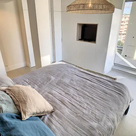 Apartment Penthhouse 2 Bedroom 2 Mins From The Croisette 335